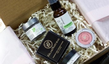 I was excited to try out LaRitzy—I’ve been seeing it everywhere on YouTube and my favorite blogs. And my first LaRitzy box did not disappoint!