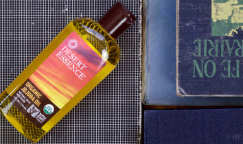 Jojoba oil closely resembles human sebum (the oil naturally produced by skin), making it effective for a wide range of skin types and conditions. Dry or oily, young or mature, jojoba helps bring balance to skin.