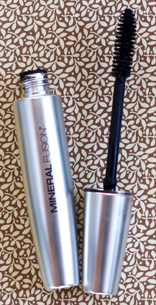 Mineral Fusion Mascara review: clean ingredients, minimal smudging or flaking, and a great price.