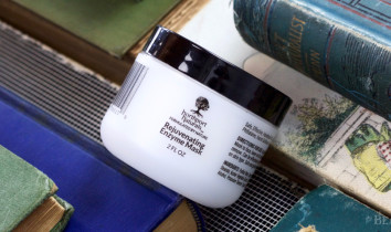 This creamy exfoliant tackles wrinkles, roughness and discoloration, leaving skin brighter and smoother.